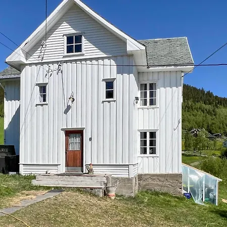 4 Bedroom Gorgeous In Holiday home Ryfoss